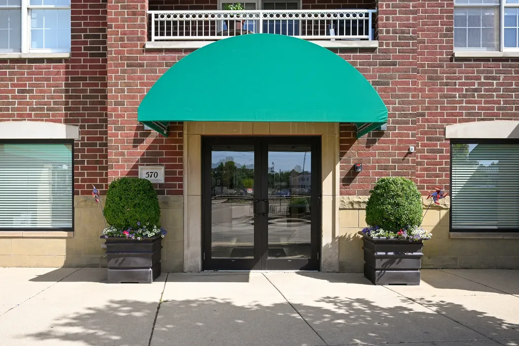 570 Crescent Boulevard Glen Ellyn IL 60137