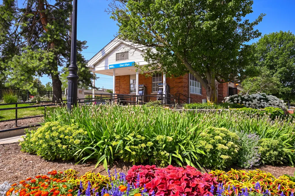 570 Crescent Boulevard Glen Ellyn IL 60137