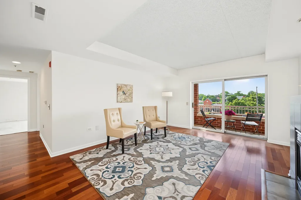 570 Crescent Boulevard Glen Ellyn IL 60137