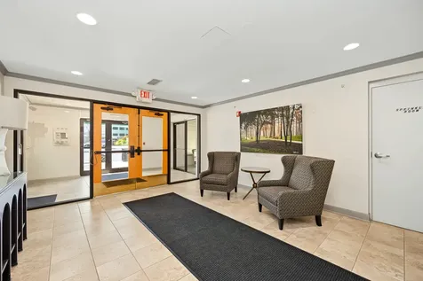570 Crescent Boulevard Glen Ellyn IL 60137