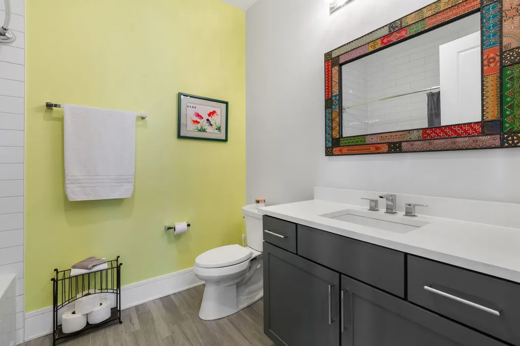 5748 North Hermitage Avenue Chicago IL 60660