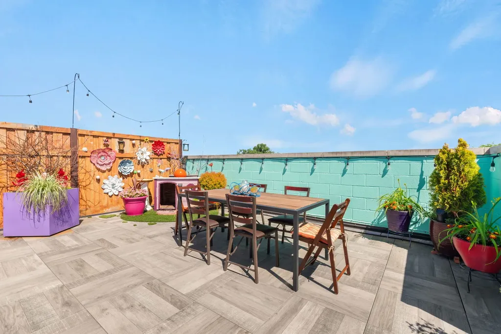 5748 North Hermitage Avenue Chicago IL 60660