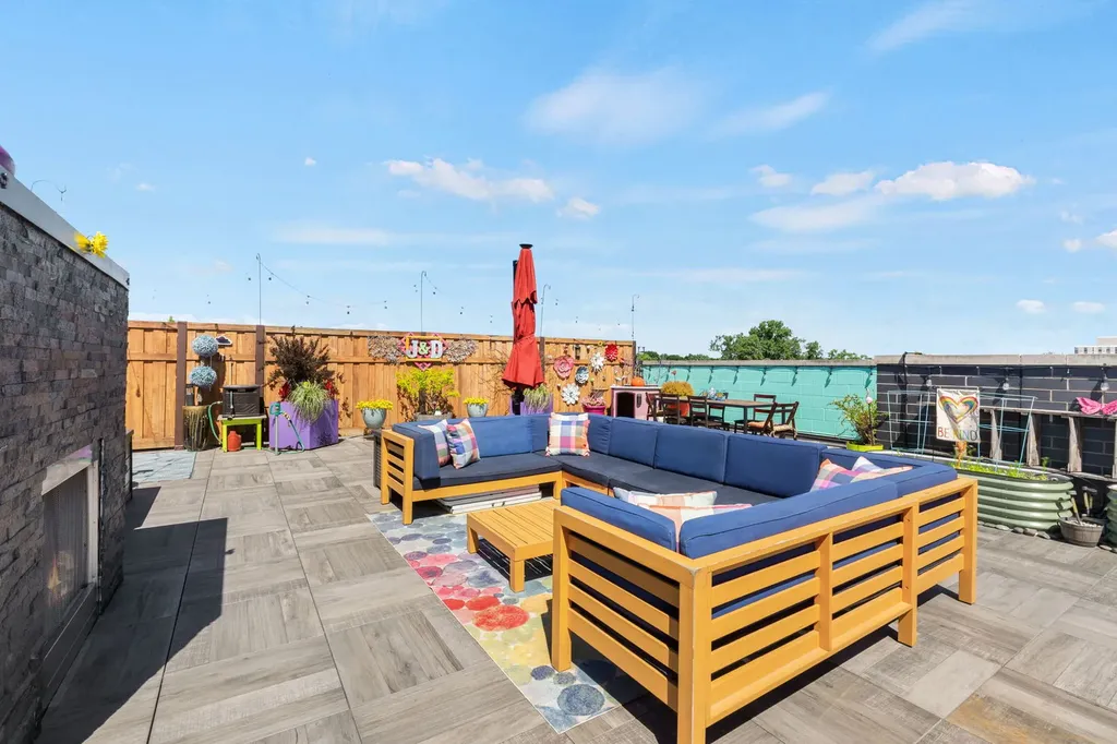 5748 North Hermitage Avenue Chicago IL 60660