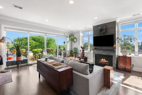 5748 North Hermitage Avenue Chicago IL 60660