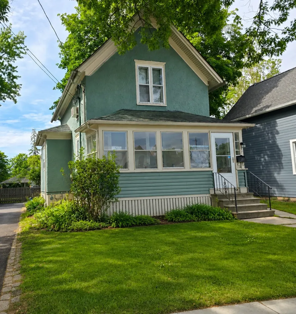 571 Walnut Avenue Elgin IL 60123