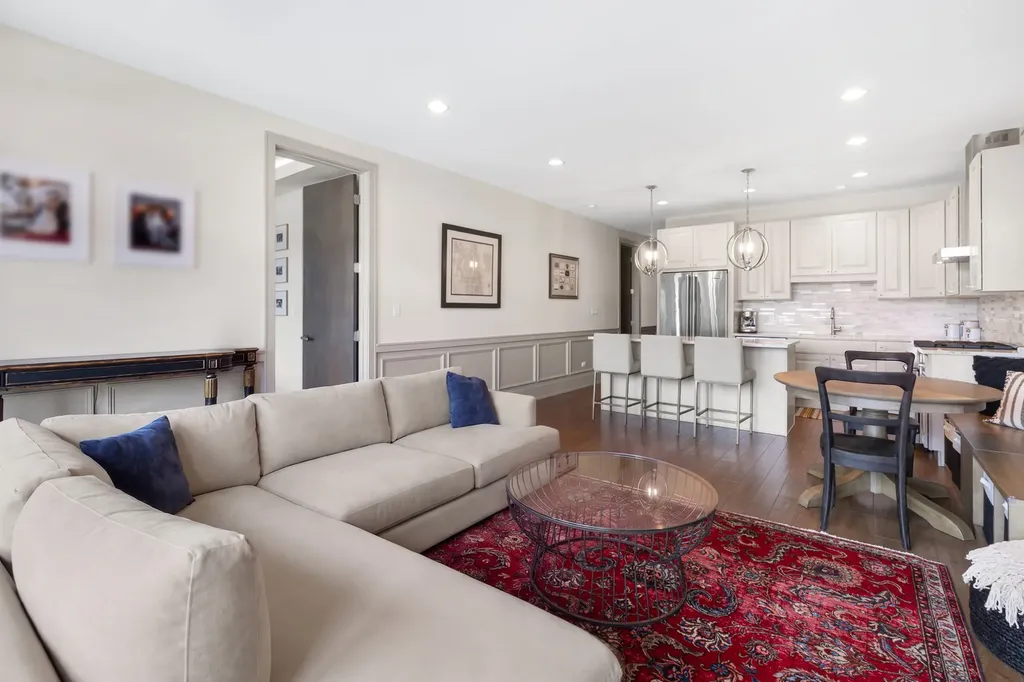 1601 West Pearson Street Chicago IL 60622