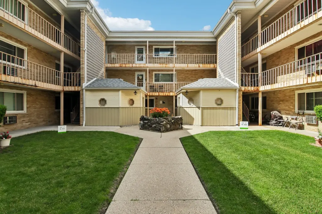 7206 West Wellington Avenue Chicago IL 60707