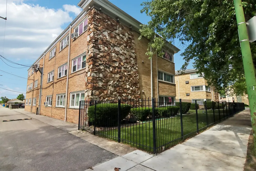 7206 West Wellington Avenue Chicago IL 60707