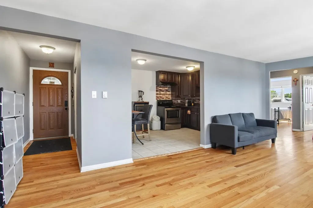 7206 West Wellington Avenue Chicago IL 60707