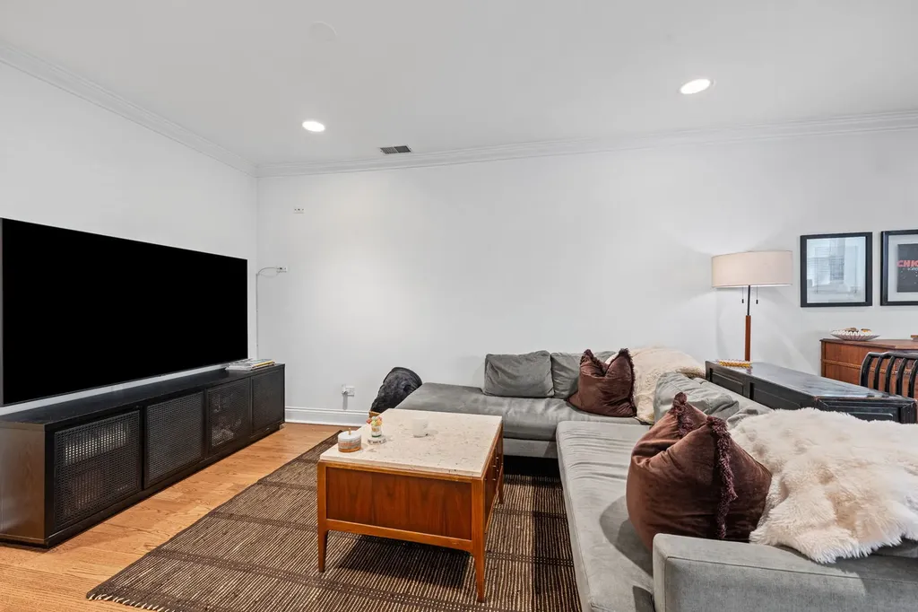2216 North Sedgwick Street Chicago IL 60614