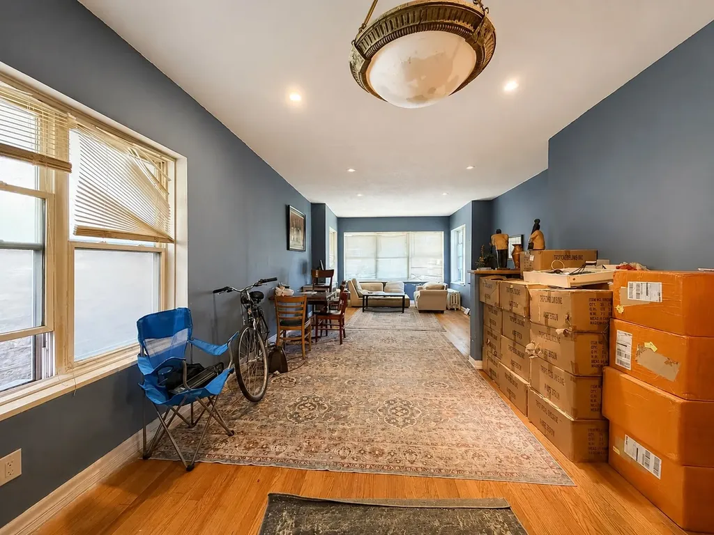 5837 North Washtenaw Avenue Chicago IL 60659