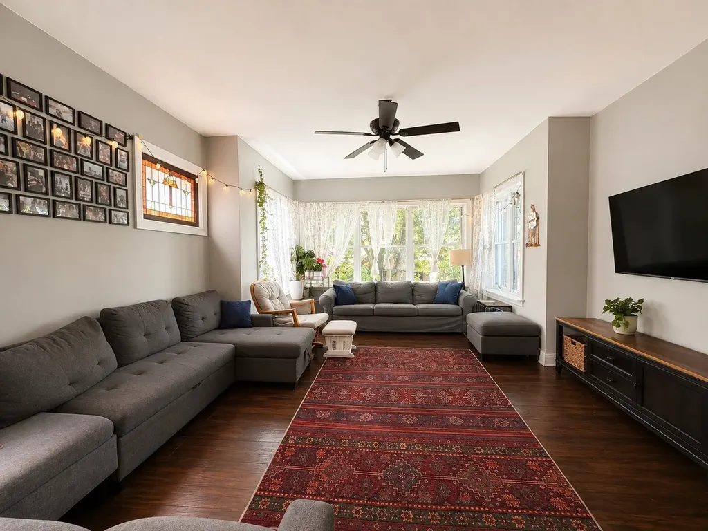 5837 North Washtenaw Avenue Chicago IL 60659