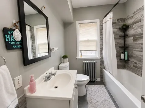 5837 North Washtenaw Avenue Chicago IL 60659