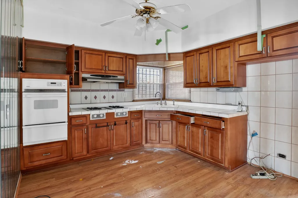 8330 South Essex Avenue Chicago IL 60617