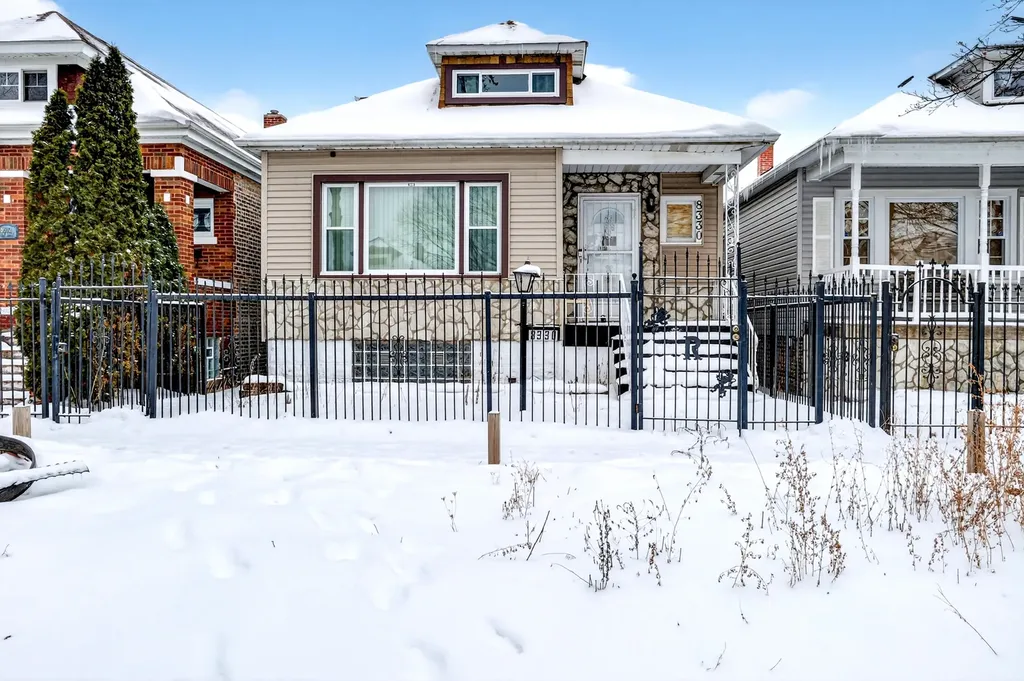 8330 South Essex Avenue Chicago IL 60617