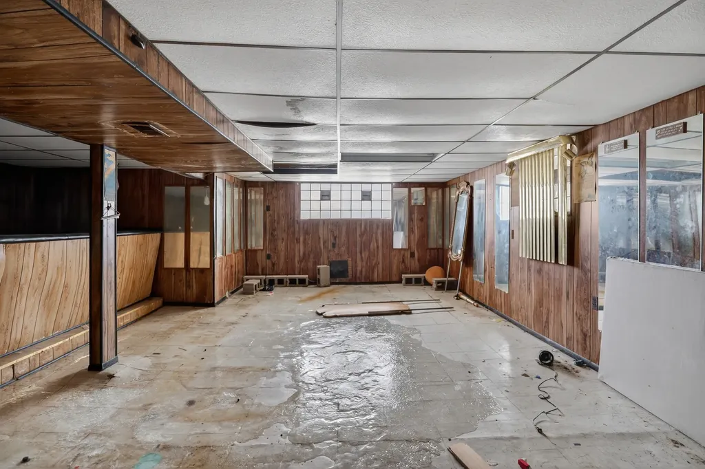 8330 South Essex Avenue Chicago IL 60617