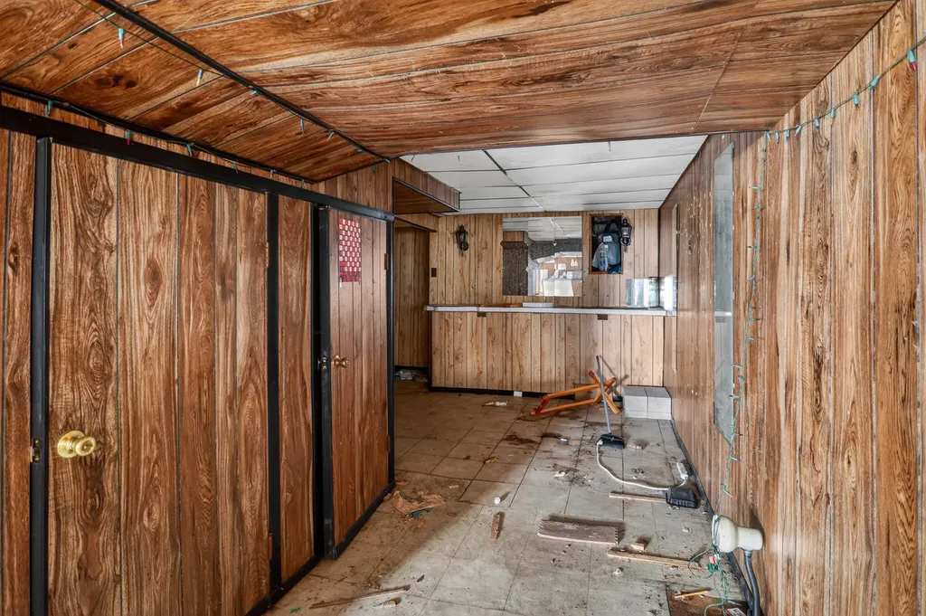 8330 South Essex Avenue Chicago IL 60617