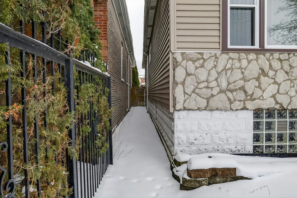 8330 South Essex Avenue Chicago IL 60617