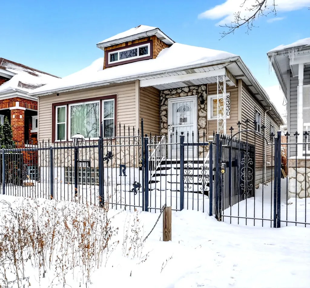 8330 South Essex Avenue Chicago IL 60617