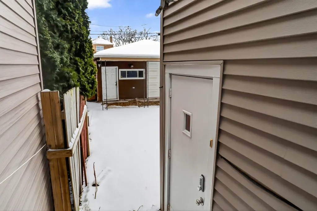 8330 South Essex Avenue Chicago IL 60617
