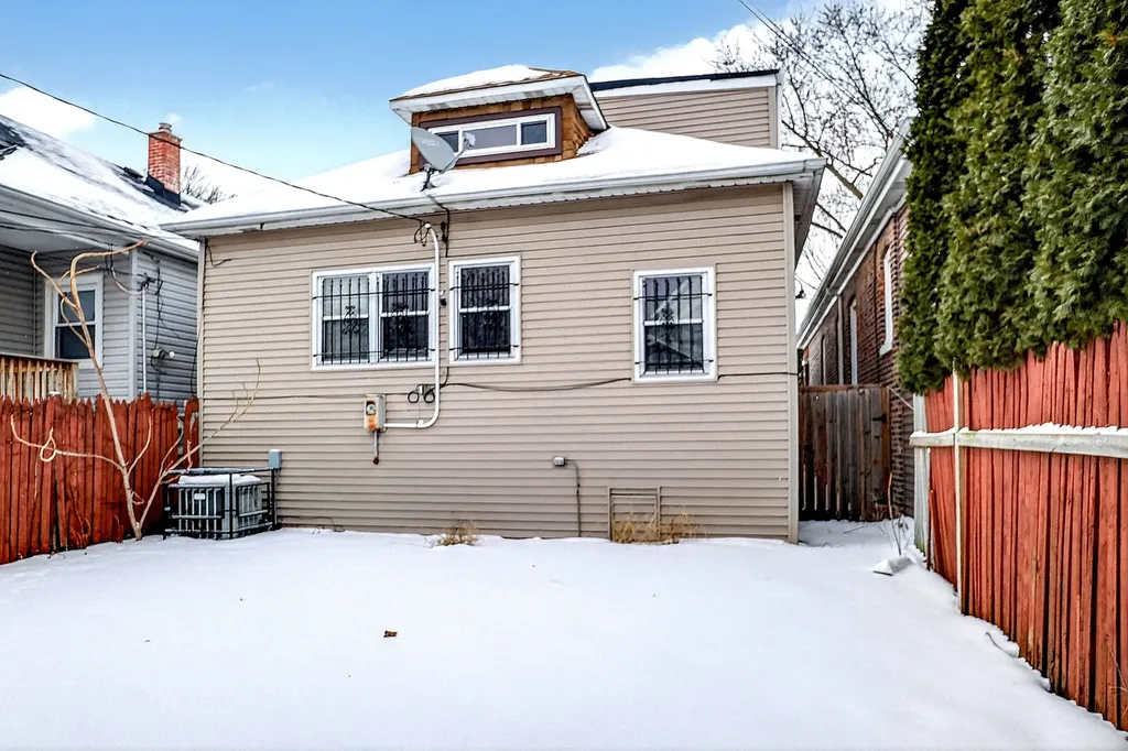 8330 South Essex Avenue Chicago IL 60617