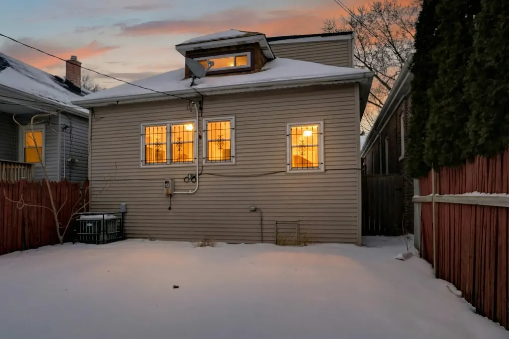 8330 South Essex Avenue Chicago IL 60617