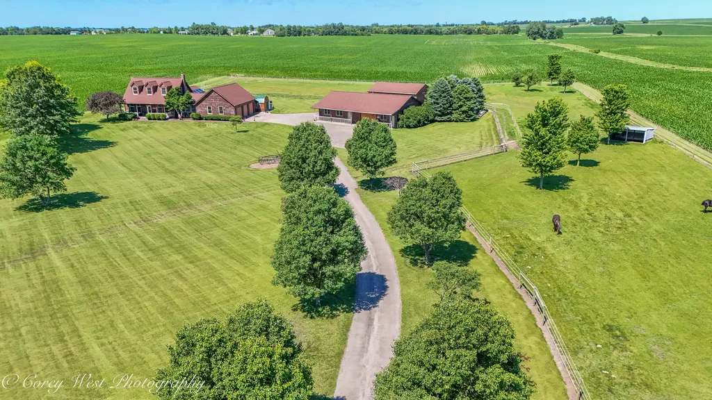 1869 Woodlawn Road Steward IL 60553