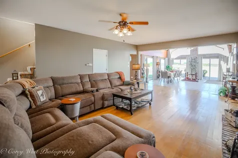 1869 Woodlawn Road Steward IL 60553