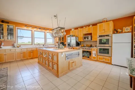 1869 Woodlawn Road Steward IL 60553