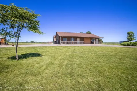 1869 Woodlawn Road Steward IL 60553
