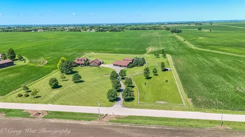 1869 Woodlawn Road Steward IL 60553