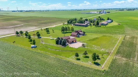 1869 Woodlawn Road Steward IL 60553