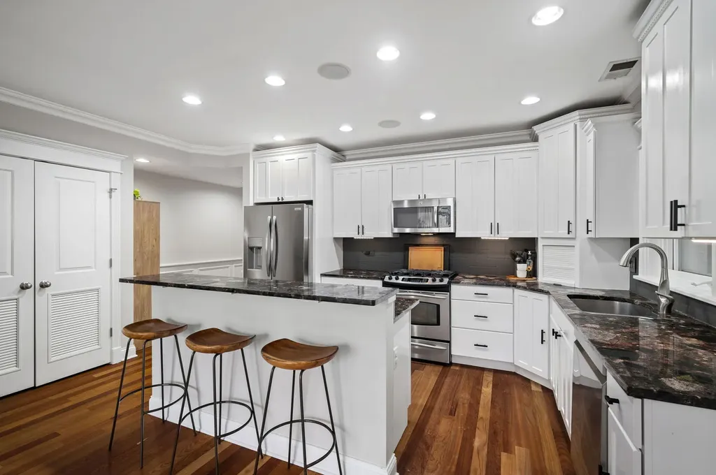 2242 West Belmont Avenue Chicago IL 60618