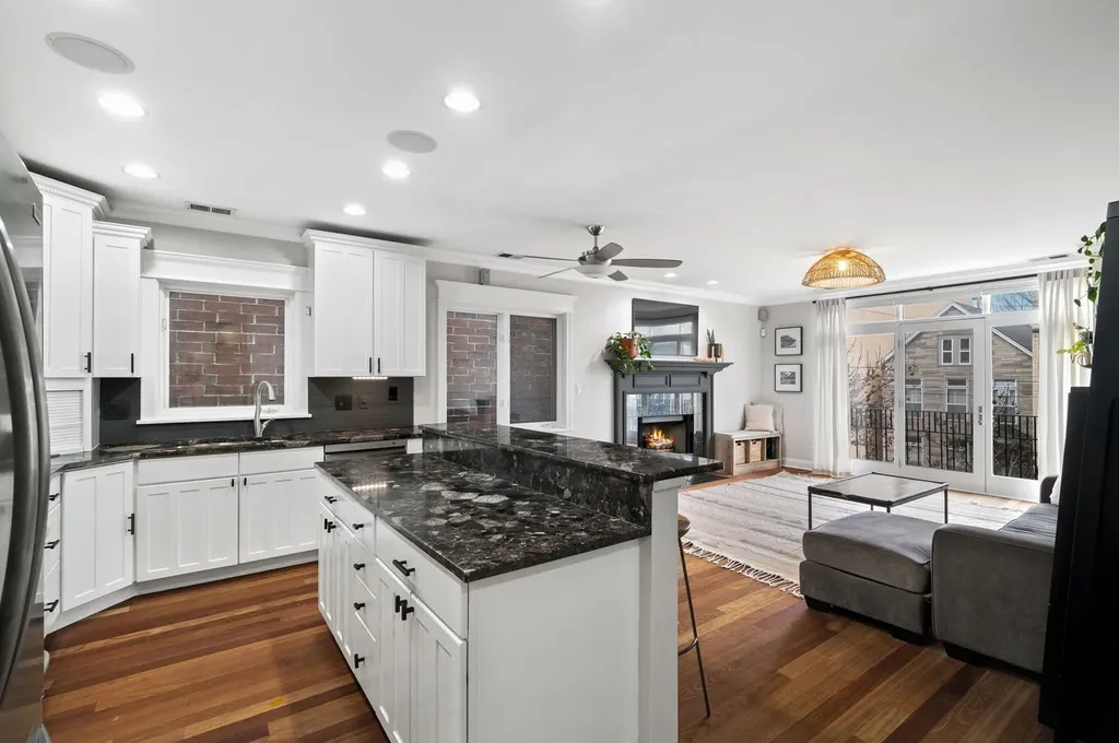 2242 West Belmont Avenue Chicago IL 60618