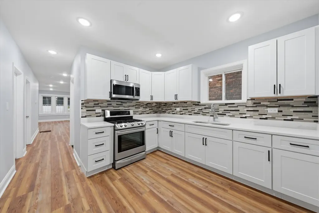 7152 South Racine Avenue Chicago IL 60636