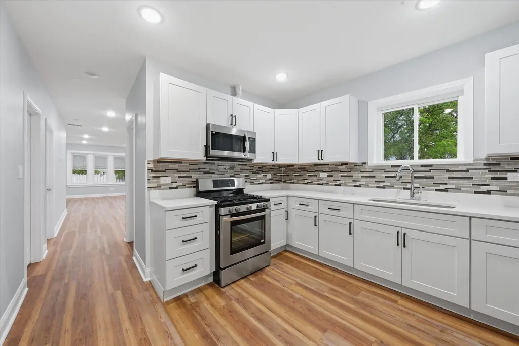 7152 South Racine Avenue Chicago IL 60636
