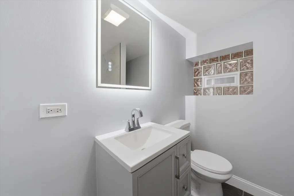 7152 South Racine Avenue Chicago IL 60636