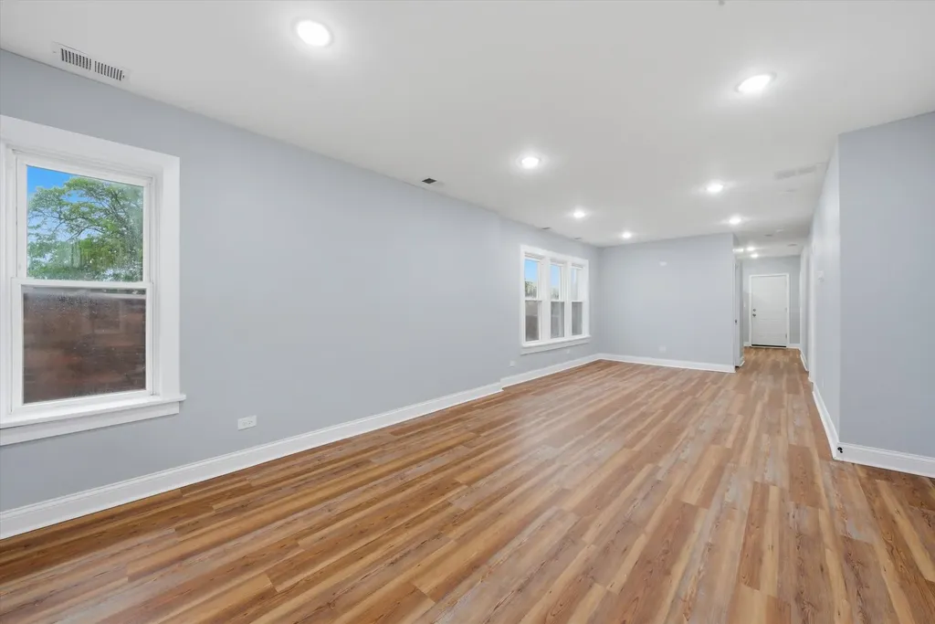 7152 South Racine Avenue Chicago IL 60636