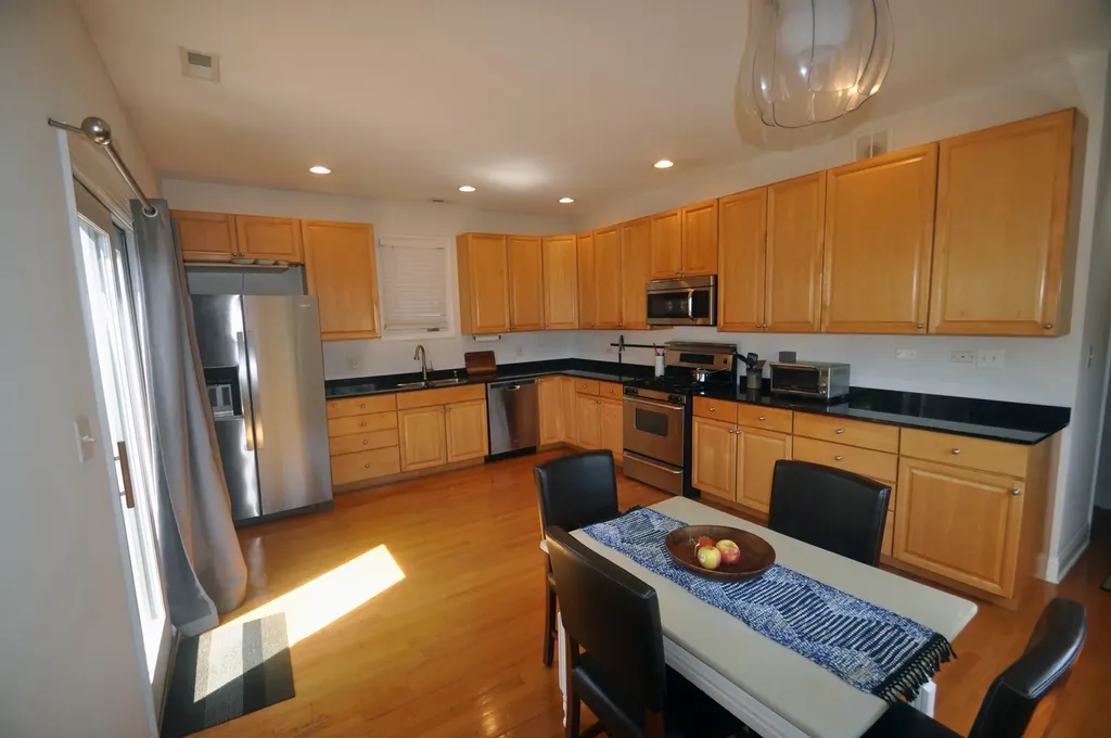 718 North Willard Court Chicago IL 60642
