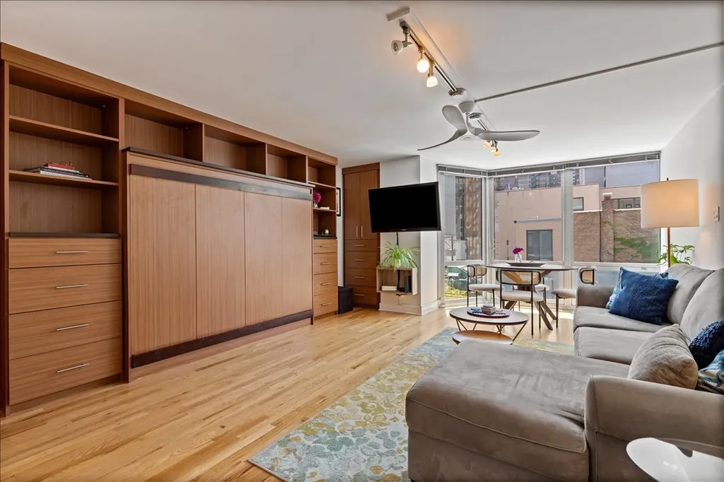 21 West Goethe Street Chicago IL 60610