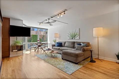 21 West Goethe Street Chicago IL 60610