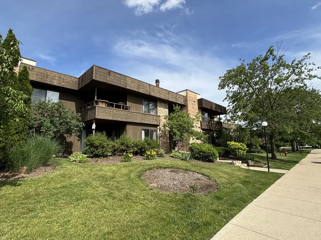 1365 North Sterling Avenue Palatine IL 60067