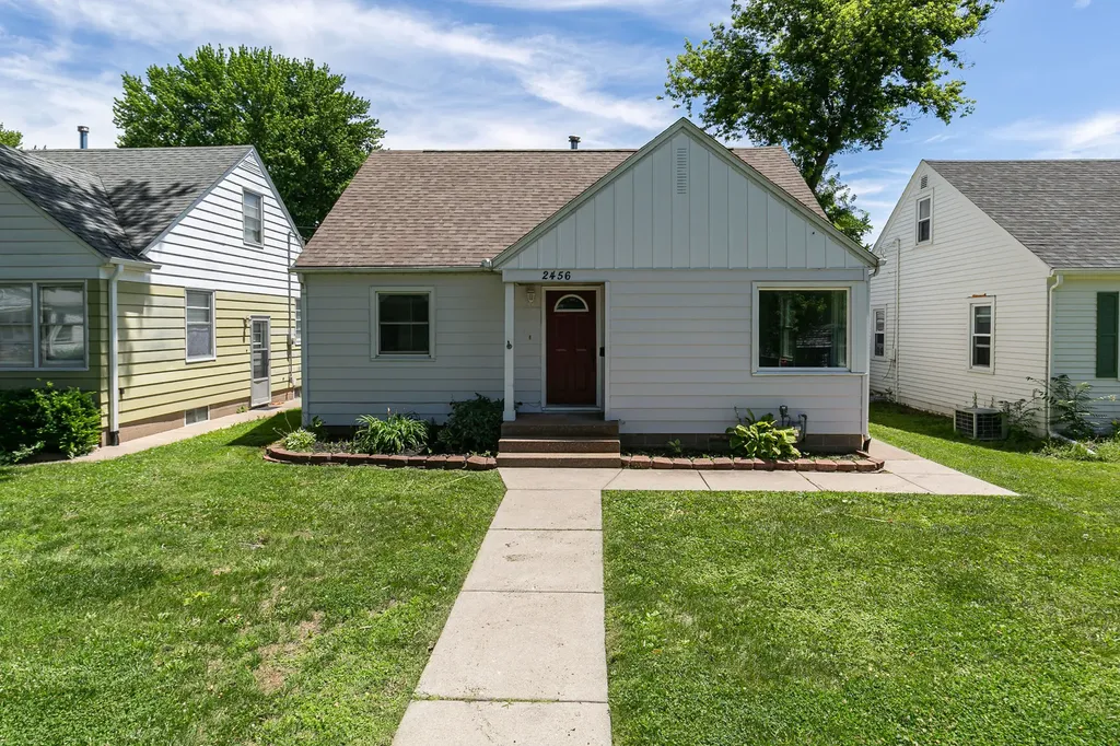 2456 32ND Street Moline IL 61265