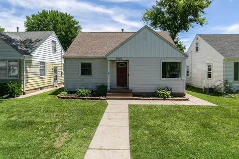2456 32ND Street Moline IL 61265