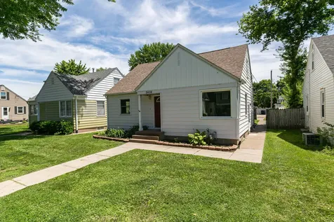 2456 32ND Street Moline IL 61265