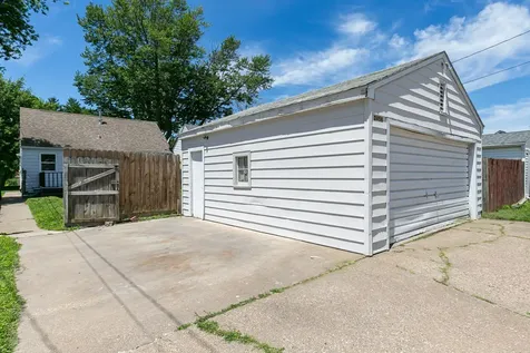 2456 32ND Street Moline IL 61265