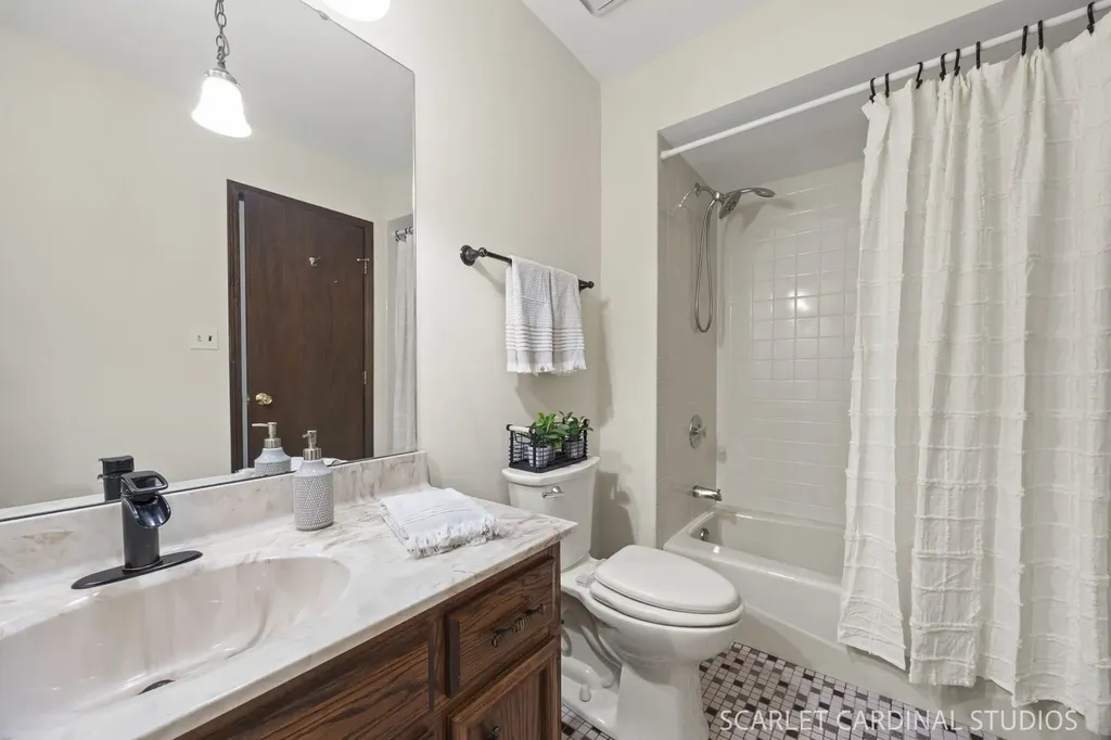 20W481 Cobb Drive Downers Grove IL 60516