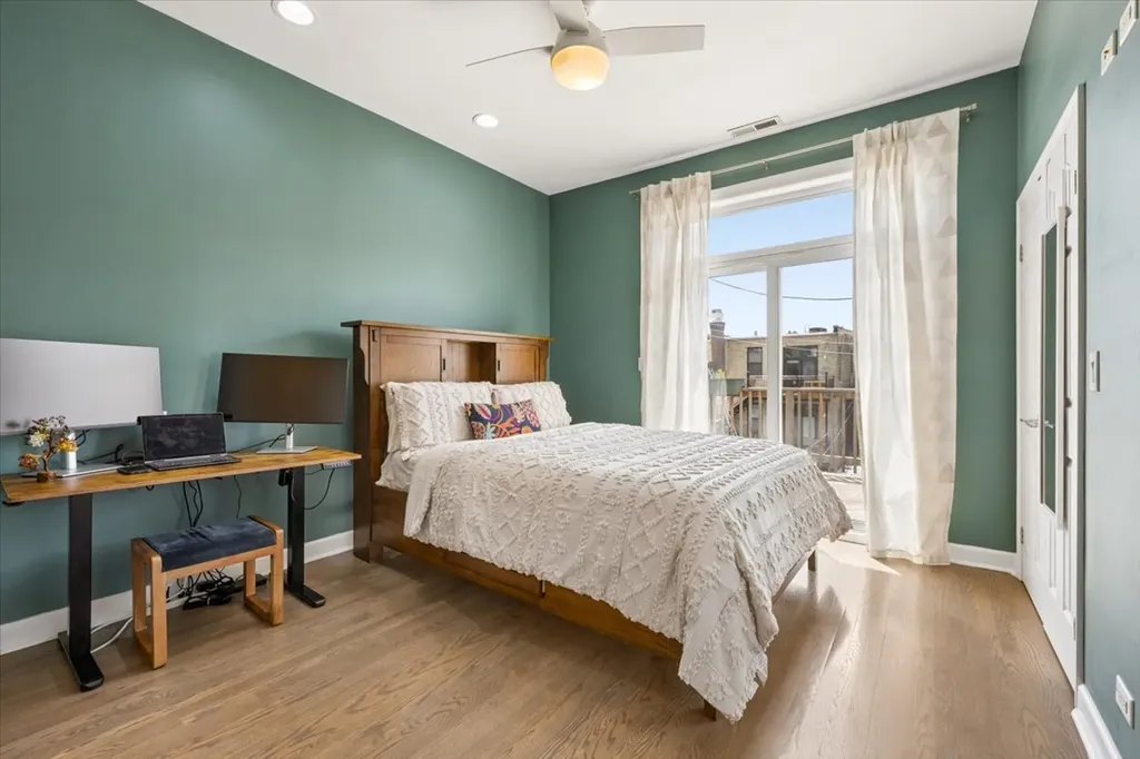 1529 West Montana Street Chicago IL 60614