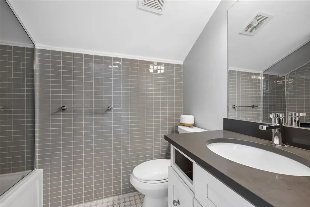 1529 West Montana Street Chicago IL 60614