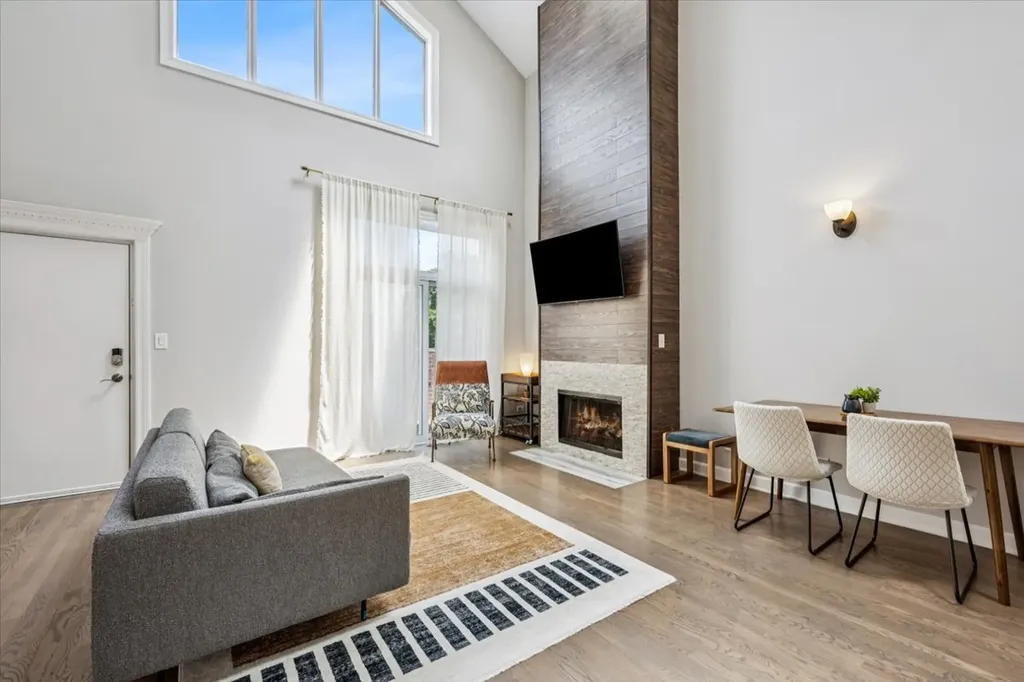 1529 West Montana Street Chicago IL 60614